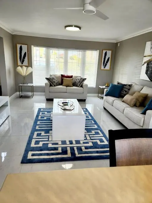 Villa Brand New Luxurious Townhouse In Negril Ferienhaus